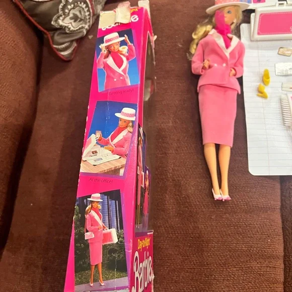 Vintage Mattel 1984 DAY-TO-NIGHT #7929
Barbie has some accessories preowned. - Picture 3 of 6